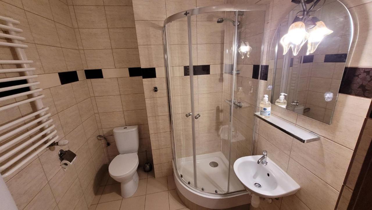Zlota Roza Hotel Sedziszow Ngoại thất bức ảnh