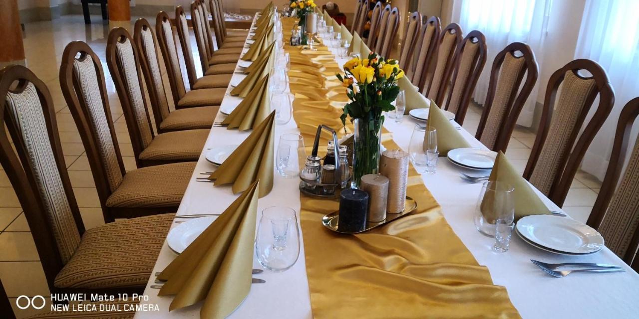 Zlota Roza Hotel Sedziszow Ngoại thất bức ảnh
