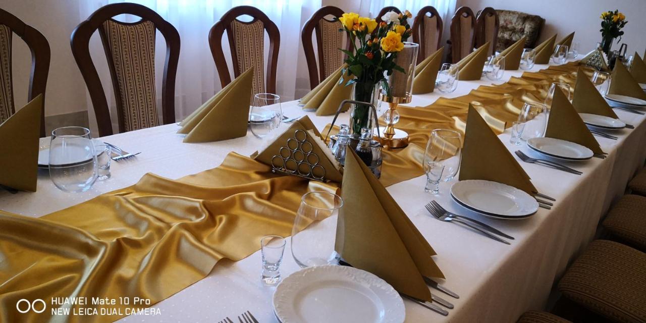 Zlota Roza Hotel Sedziszow Ngoại thất bức ảnh